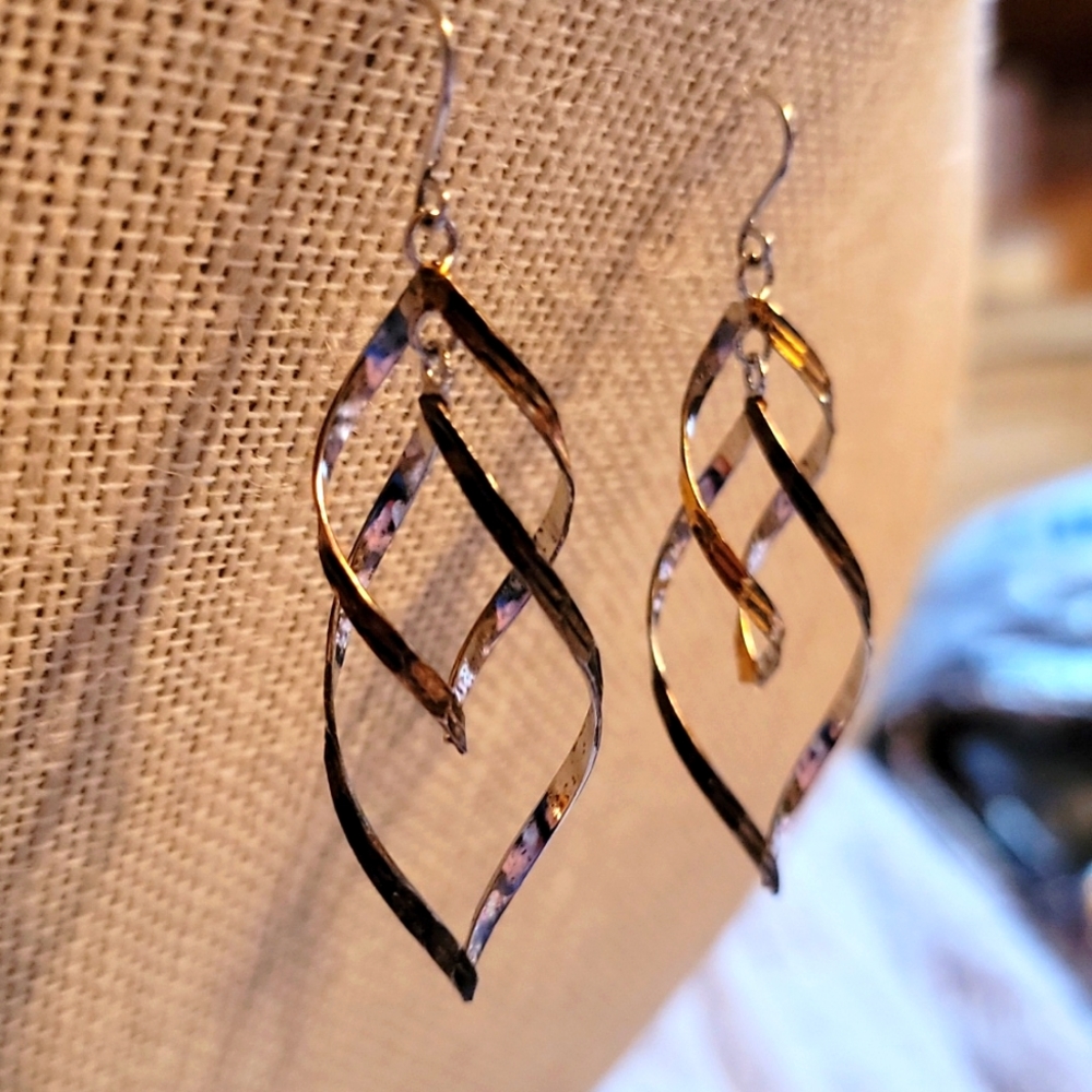 FASHION TWO-TONE SPIRAL EARRINGS Vintage